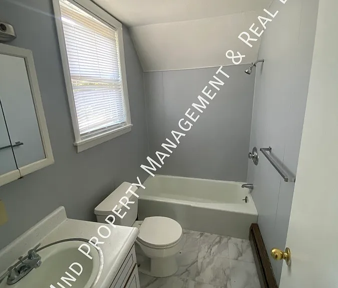 832 Elm St #2R — Photo 6