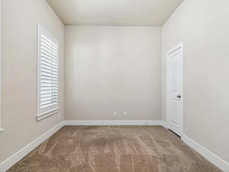 2508 Sanders Ct — Photo 25