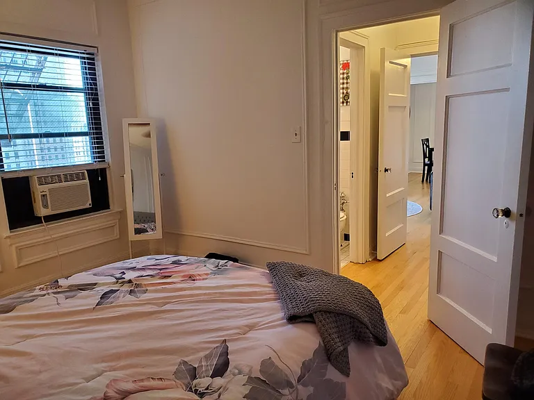 40 East Oak Street — Photo 17