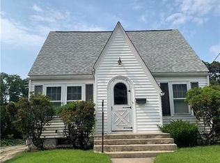 22 Ivanhoe St, Cranston, RI 02910