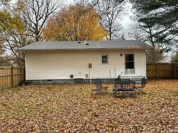 4th image of 305 Bright St