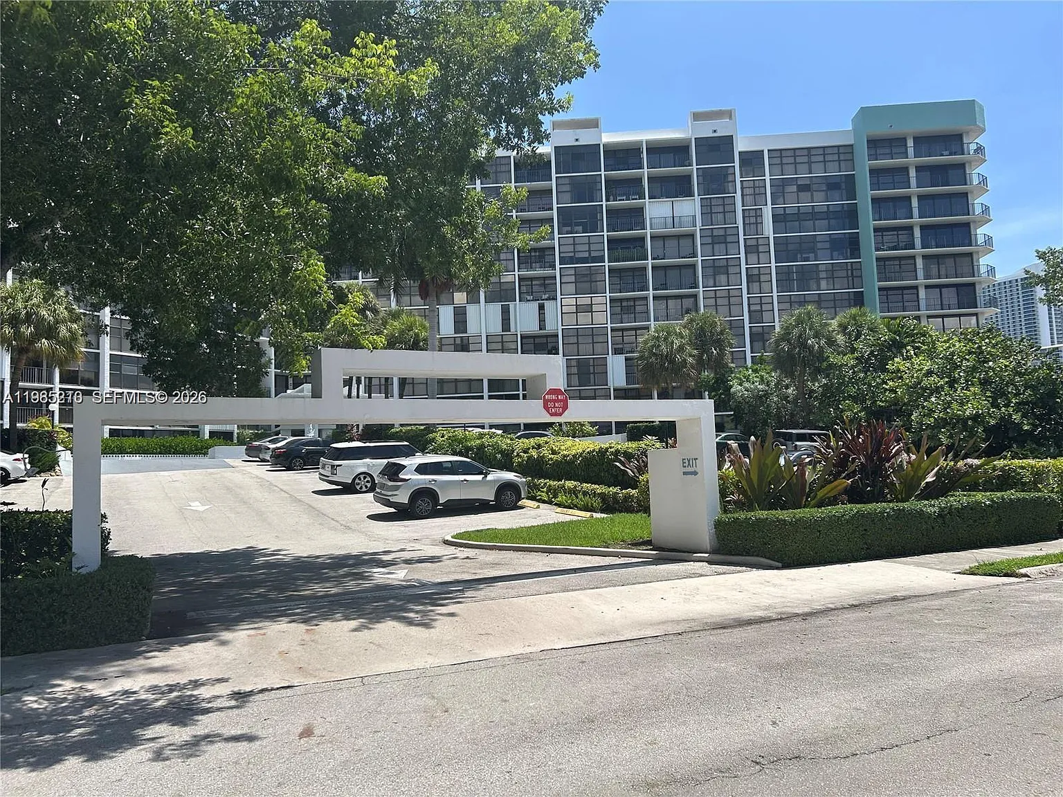 Towers Of Oceanview East — Photo 3