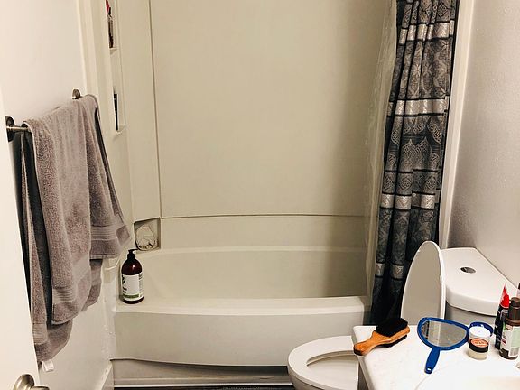 4th image of 598 W Murray Blvd #1B