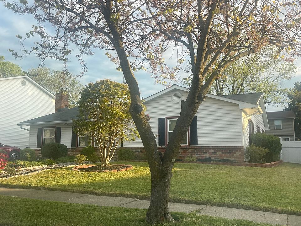 2nd image of 1906 Champlain Dr