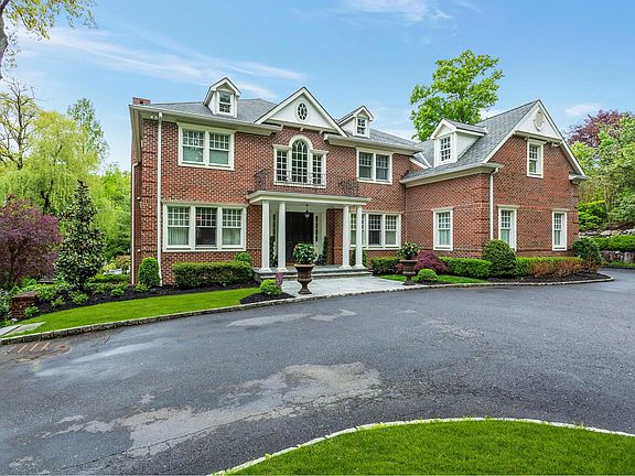 4th image of 55 Dogwood Ave