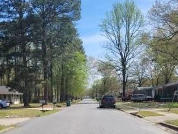 Exterior Neighborhood (street photo)