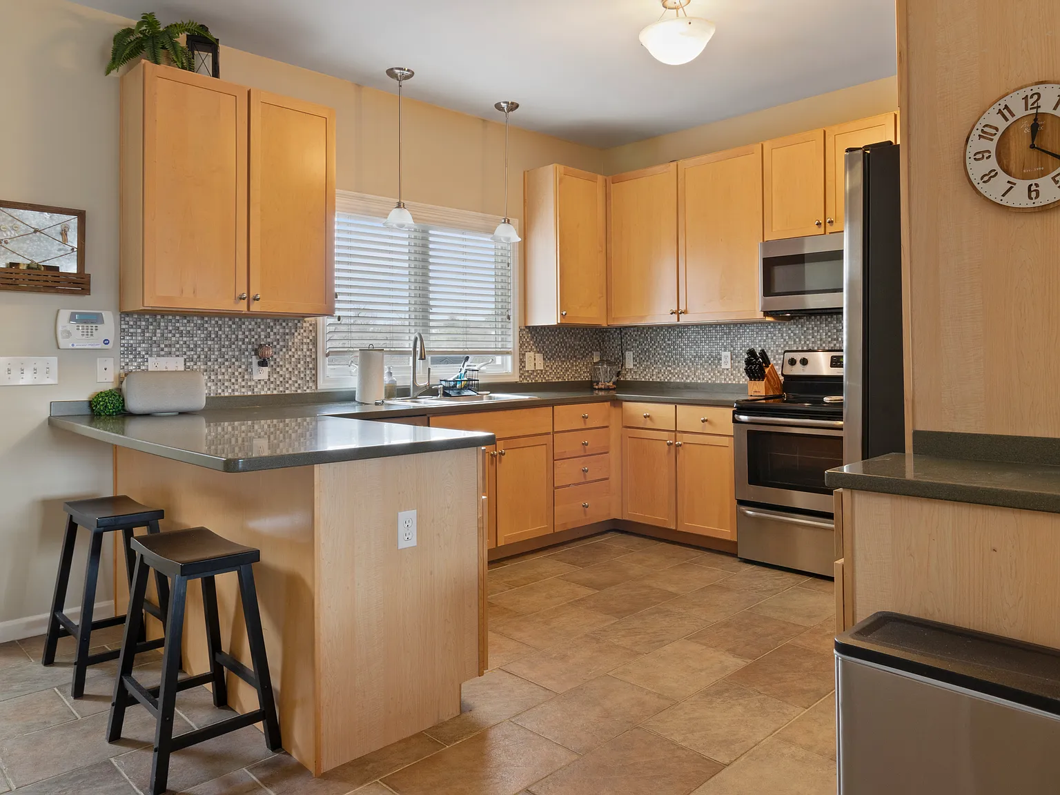 2 bed, 1600 sqft, $2,600 — Photo 3