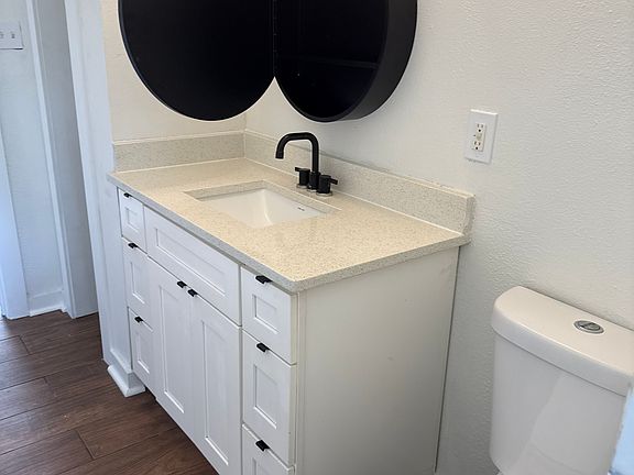 5th image of 4905 Holloway Dr