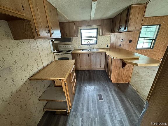 4th image of 2445 E Grand River Rd Lot 39
