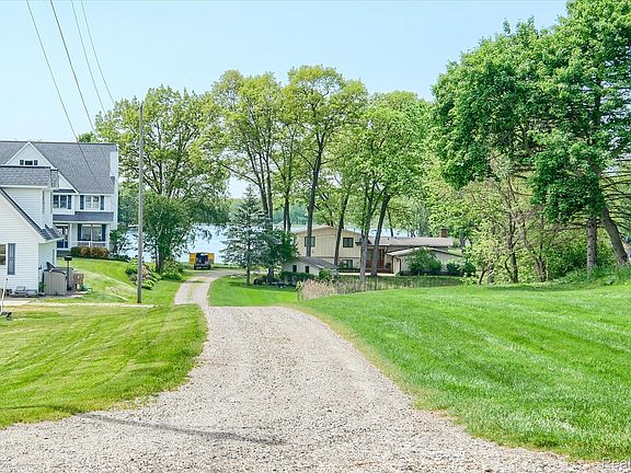 4th image of 3395 Sandy Shore Dr