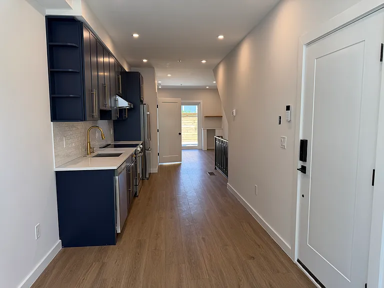 1513 W Stiles St #1 — Photo 3