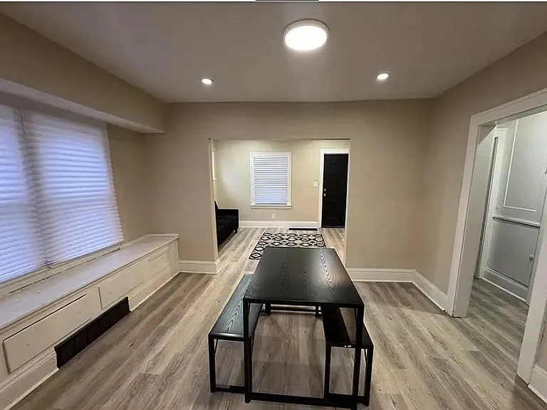 14910 Kingsford Ave — Photo 6