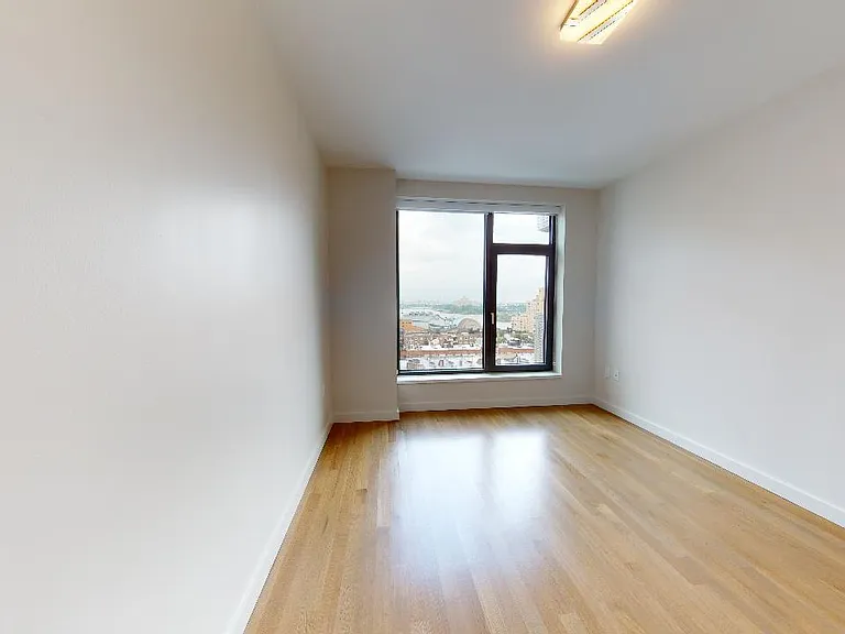 515 E 86th St #1905 — Photo 19