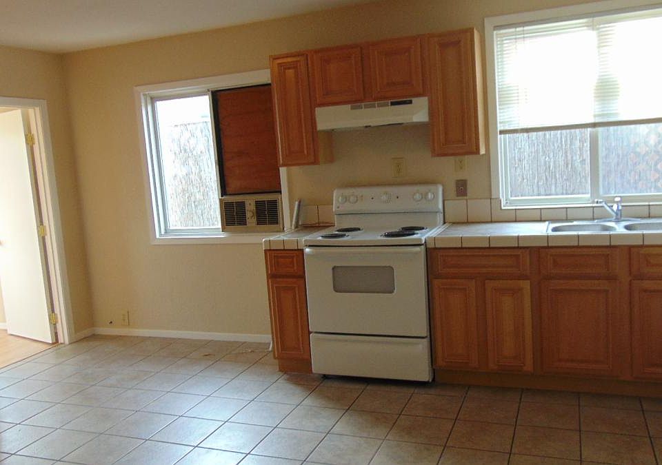 1st image of 75 Lily Cove Ave