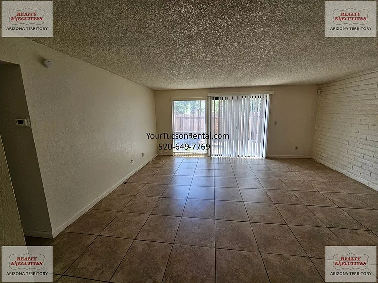 2743 W Sheryl Dr — Photo 8