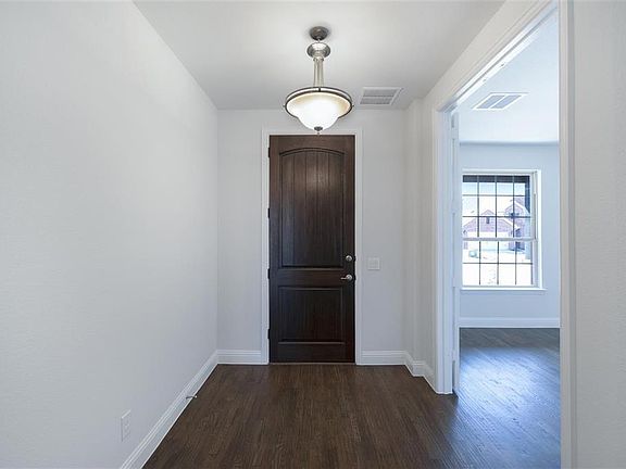 3rd image of 3325 Sequoia Ln