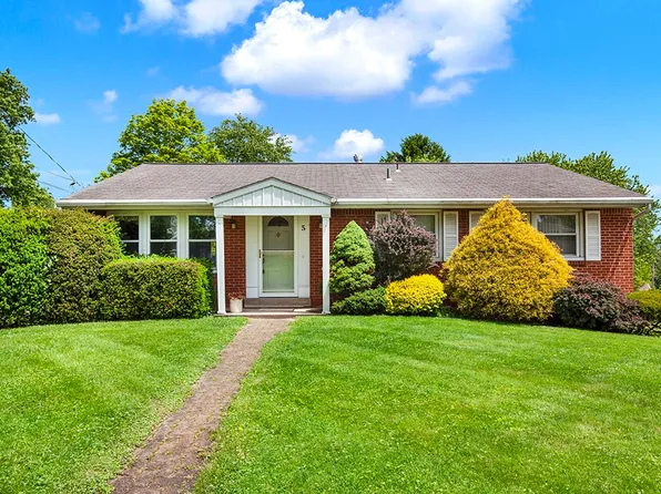 5 Shawnee Dr, Greensburg, PA 15601