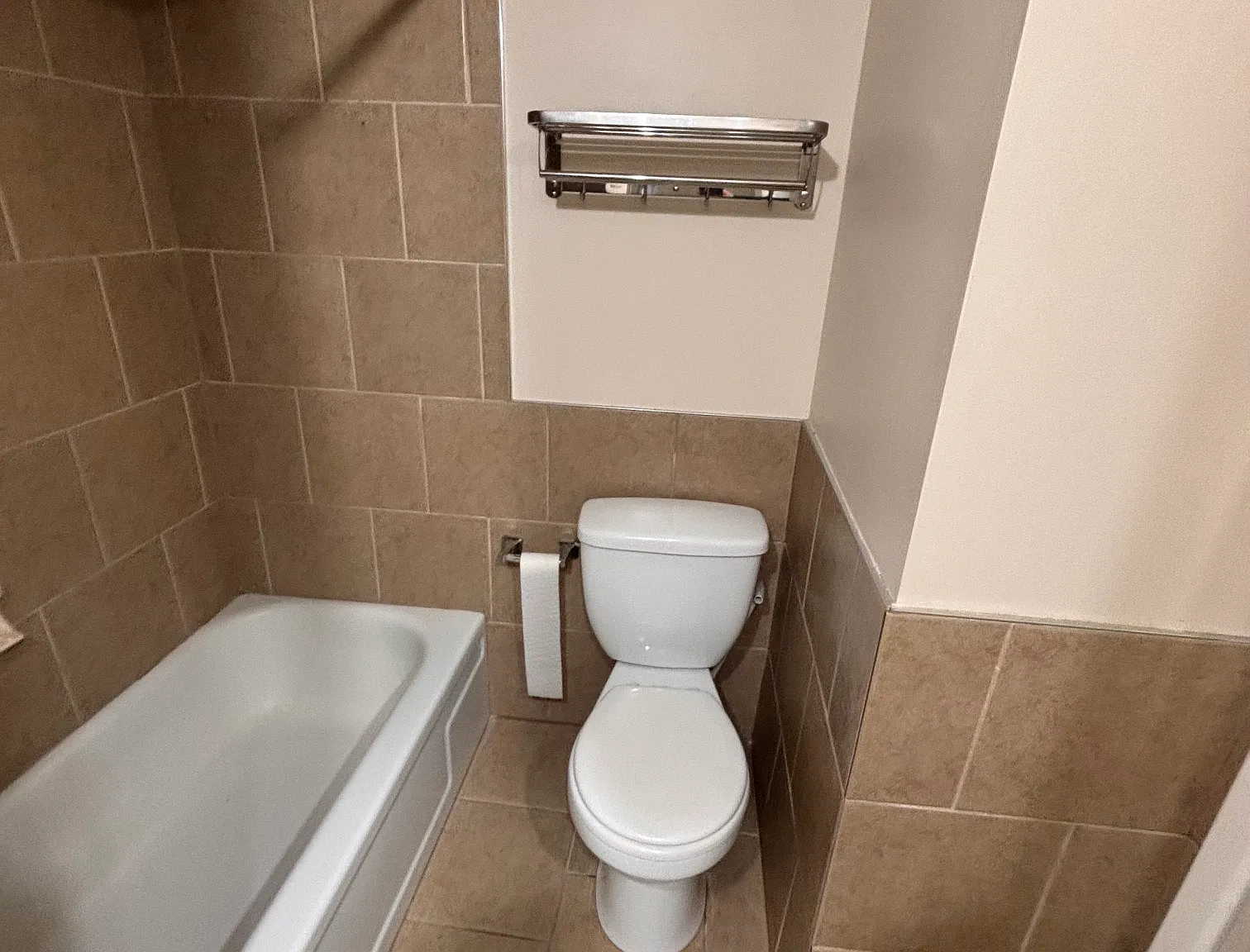 2 bed, 1.5 bath, 1800 sqft, $1,700 — Photo 3