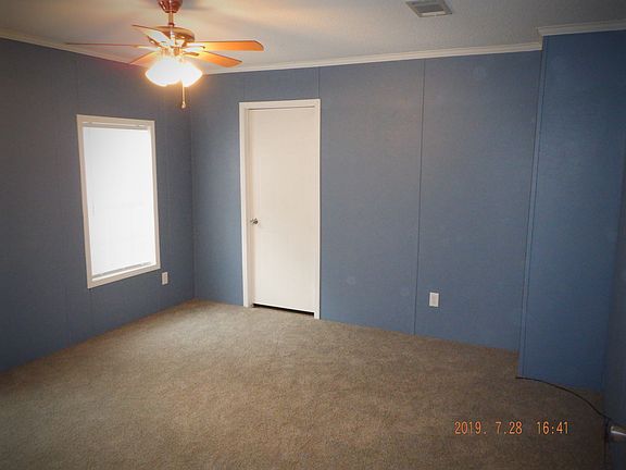 5th image of 224 NW Honeysuckle Way