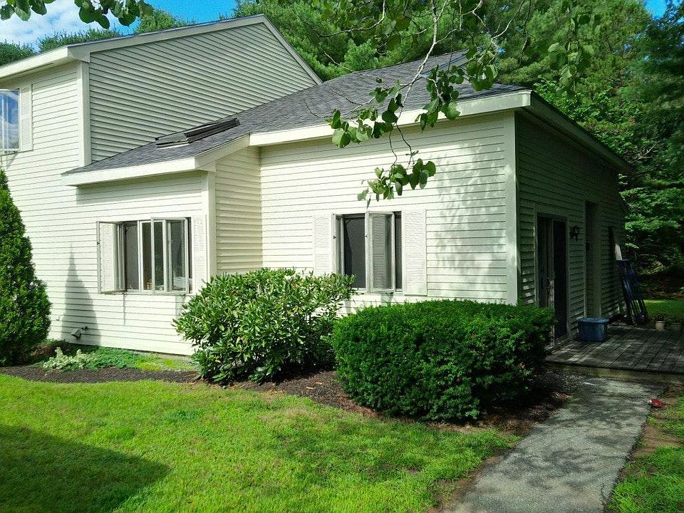 End unit surrounded by trees. 