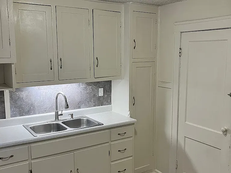 802 N Riley Ave — Photo 18