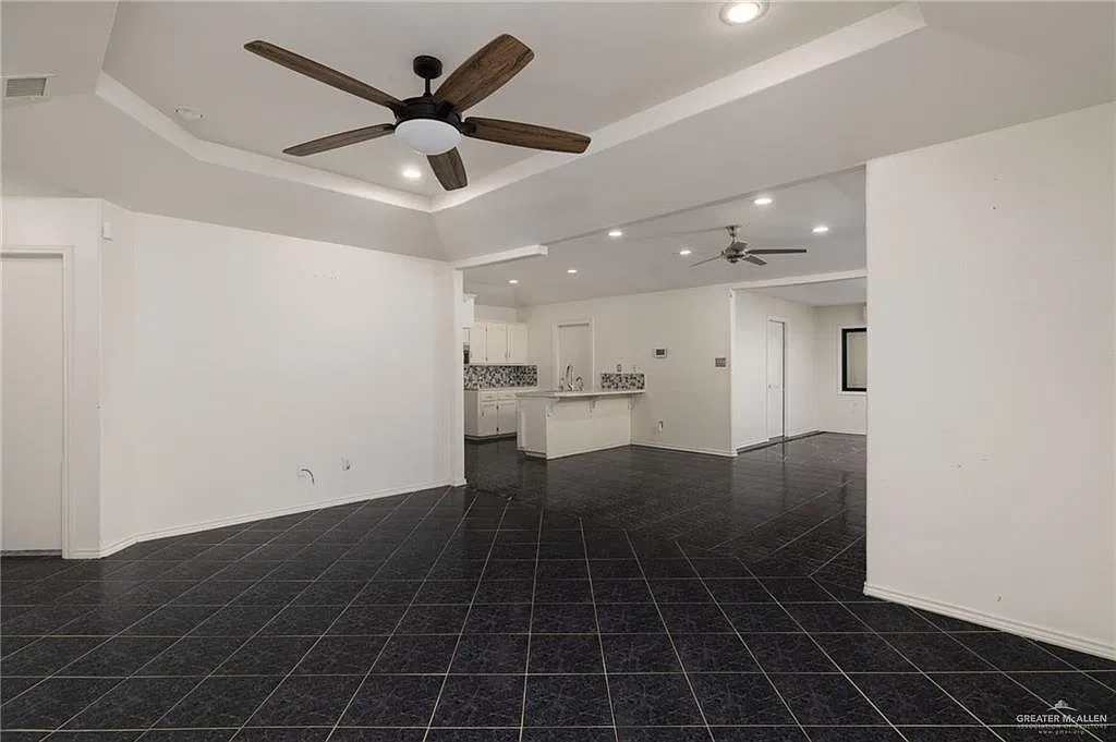 6 bed, 5.5 bath, 3071 sqft, $3,500 — Photo 4