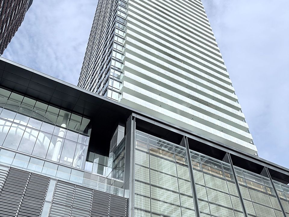 1st image of 501 Yonge St #2001