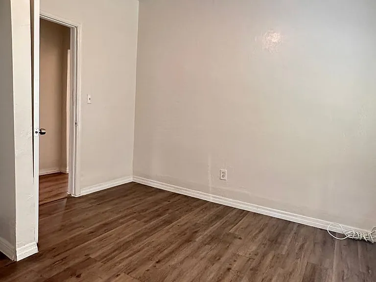 865 Winchester St — Photo 2