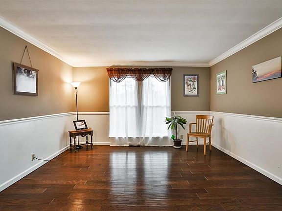 5th image of 10352 Forest Brook Ln APT B