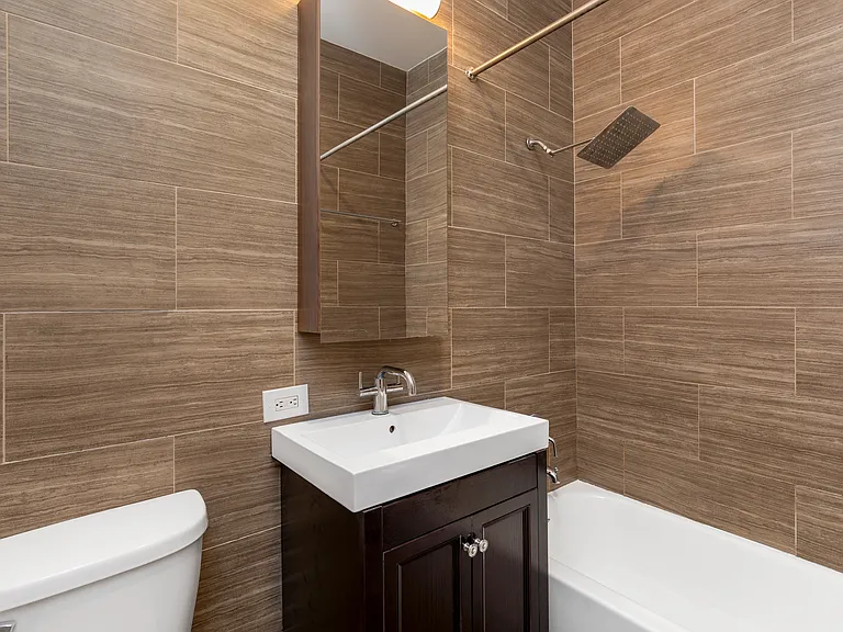 135 William St #9B — Photo 7