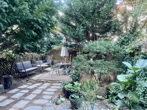 391 8th St, Brooklyn, NY 11215