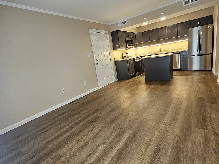 Pine View Apartments — Photo 8