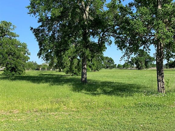 3rd image of Plantation Dr
