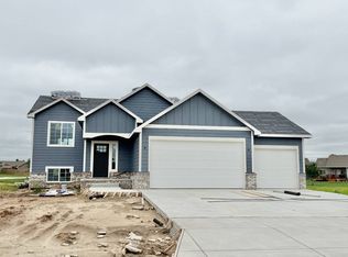 9962 Jasmine Dr, Manhattan, KS 66502