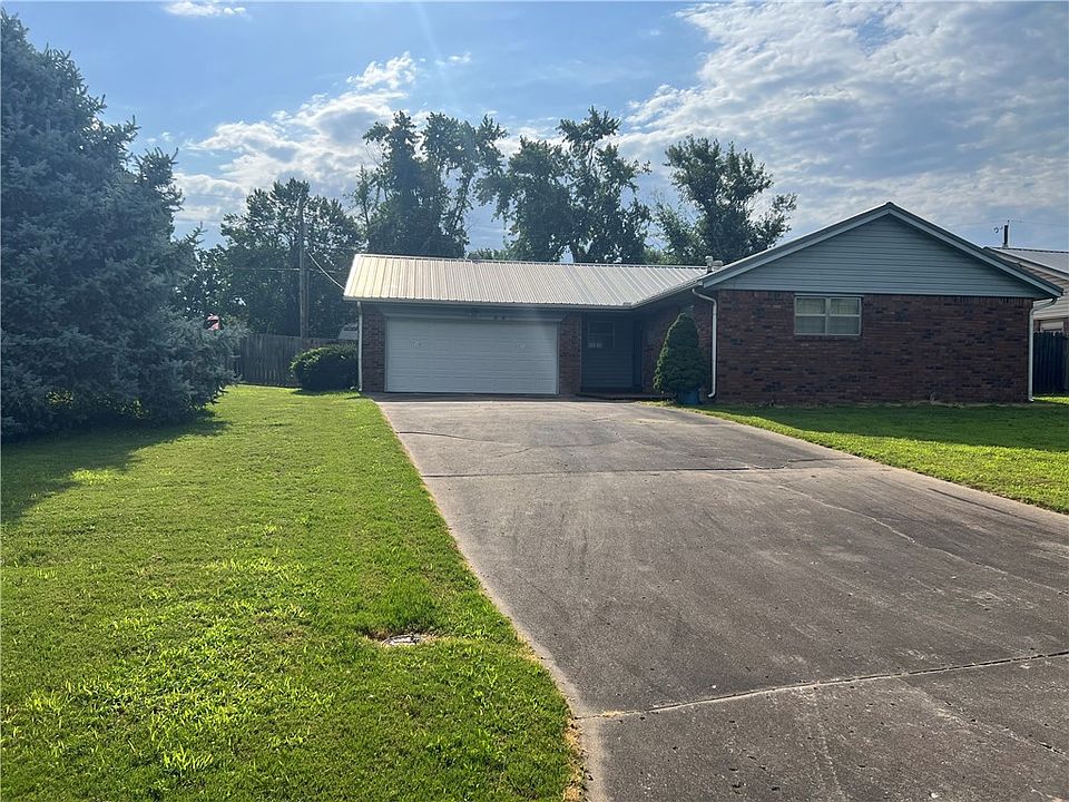 2nd image of 315 Rodric Cir