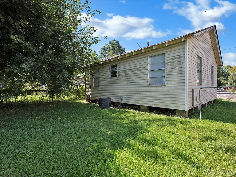 2225 Nattin St — Photo 14