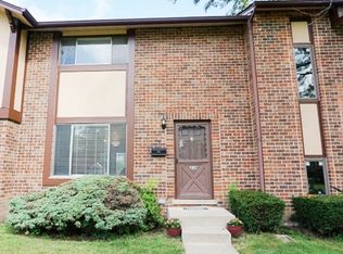18W234 Knollwood Ln, Villa Park, IL 60181