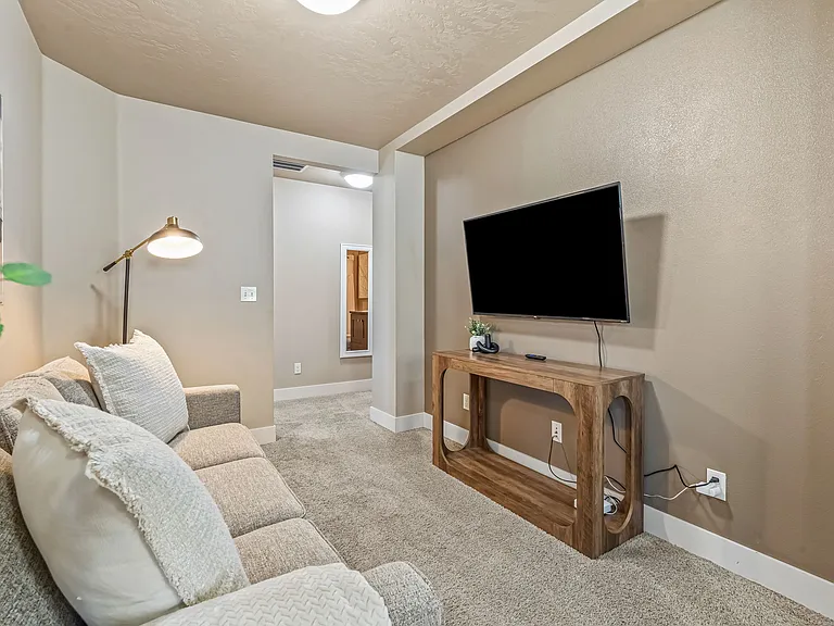 2719 E Decameron Ln — Photo 37