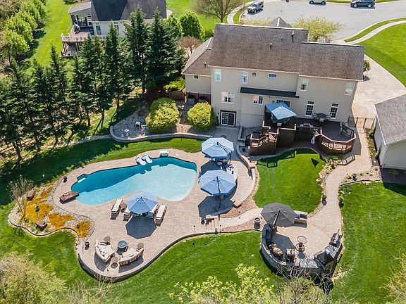 2nd image of 1101 E Blue Bird Ct