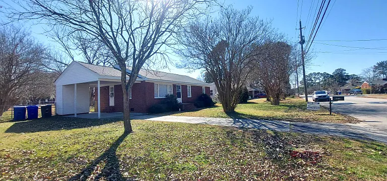 1105 Cedar Ln — Photo 2