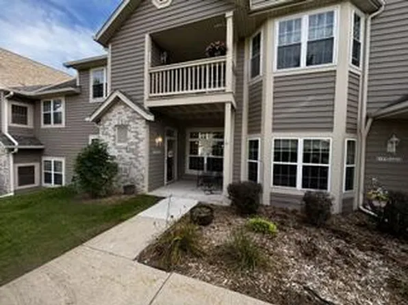 w159n4848 Graysland DRIVE #15, Menomonee Falls, WI 53051