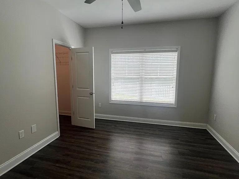 323 Summercreek Cv — Photo 15