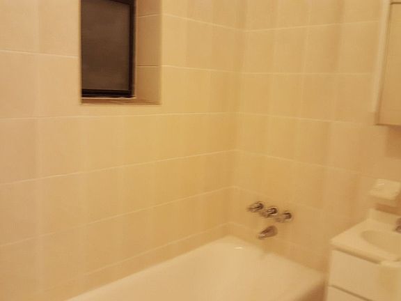 5th image of 8603 102nd St APT 5B