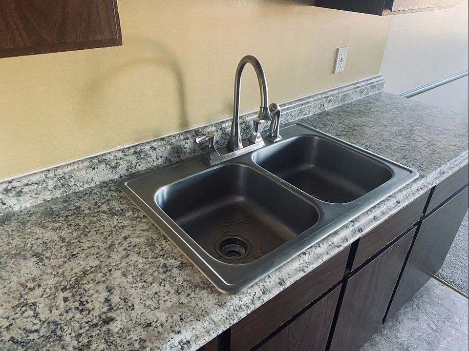 2nd image of 2510 Irvine Ave NW #32