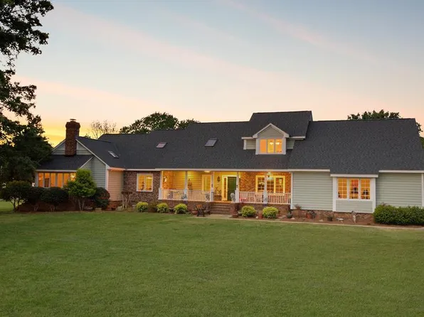 212 Hammond Rd, Greenwood, SC 29646