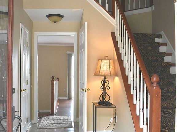 Foyer w/ Ceramic Floor