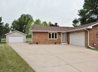 5926 Aster Ln, Waterloo, IA 50701