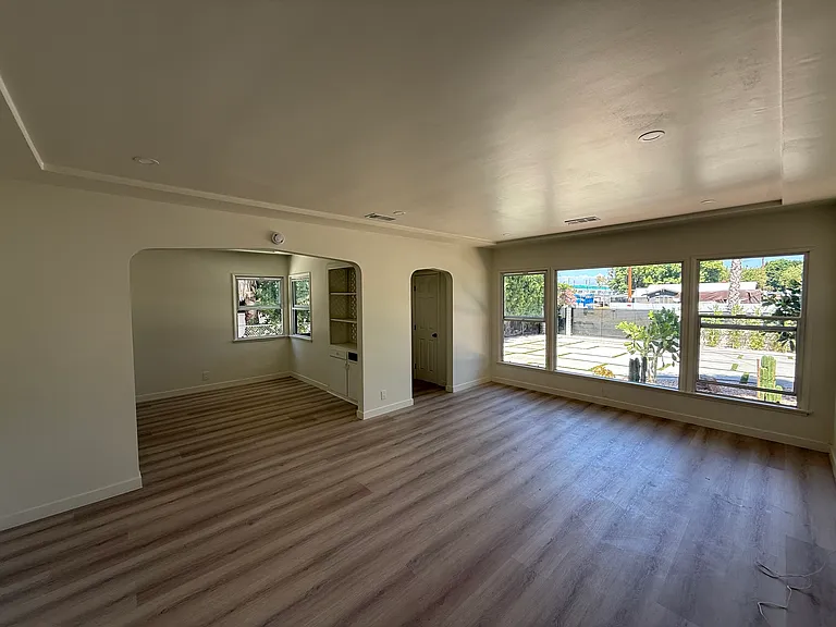 7725 Owensmouth Ave — Photo 6