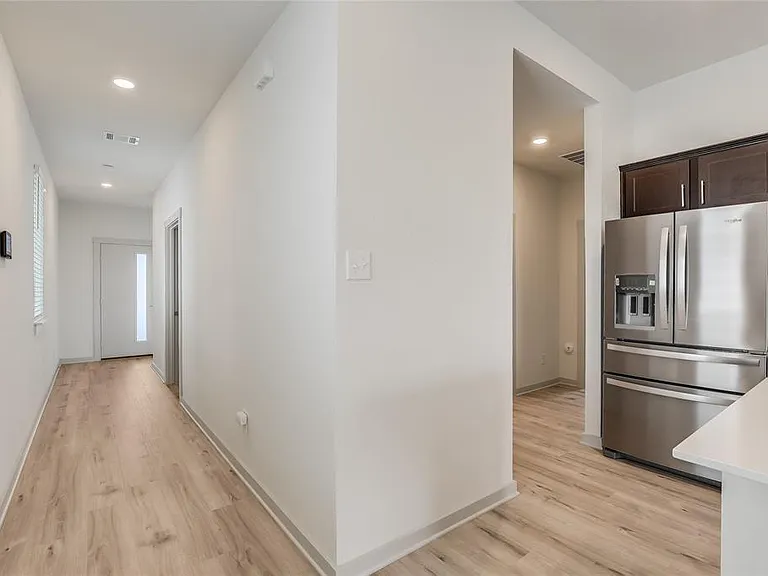 341 Wilshire Rd — Photo 2