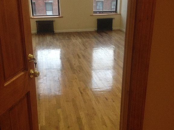 3rd image of 240 Saint James Pl